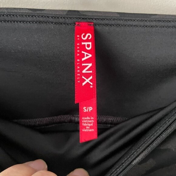Spanx Faux Leather Camo Leggings Mid Rise Waist Pull On Activewear Black Small - Picture 5 of 6